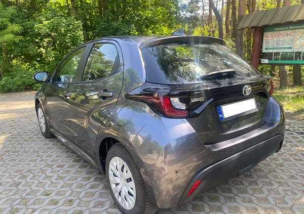 Toyota Yaris cena 72900 przebieg: 9670, rok produkcji 2022 z Warszawa małe 211